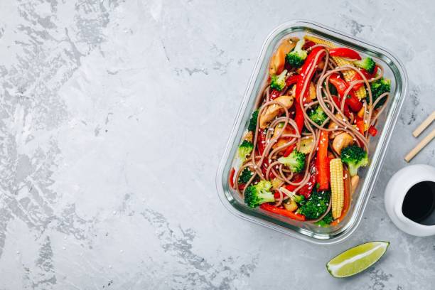 chicken teriyaki stir fry meal prep containers with broccoli, carrots, rice or soba noodles - teriyaki broccoli carrot chicken imagens e fotografias de stock