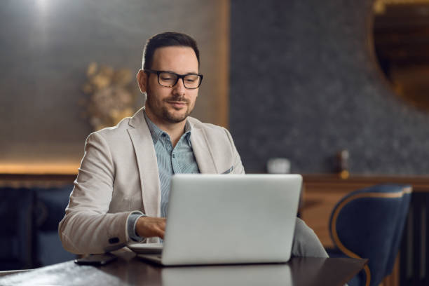 istock Young businessman using laptop in a cafe 1136176499