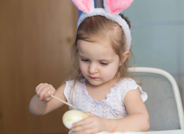 istock Girl face and brush 1136193987