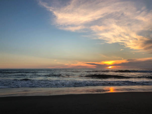 istock Sunset over the pacific ocean in Venice Beach in winter 1136198793