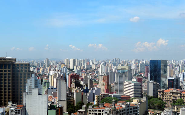 blick auf die innenstadt von sao paulo - southeastern region sao paulo state sao paulo brazil stock-fotos und bilder