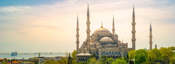 błękitny meczet w glorius zachód słońca, stambuł, sultanahmet park. - blue mosque zdjęcia i obrazy z banku zdjęć