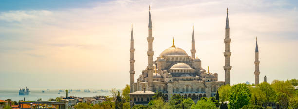 голубая мечеть в глориус закат, стамбул, султанахмет парк. - sultan ahmed mosque стоковые фото и изображения