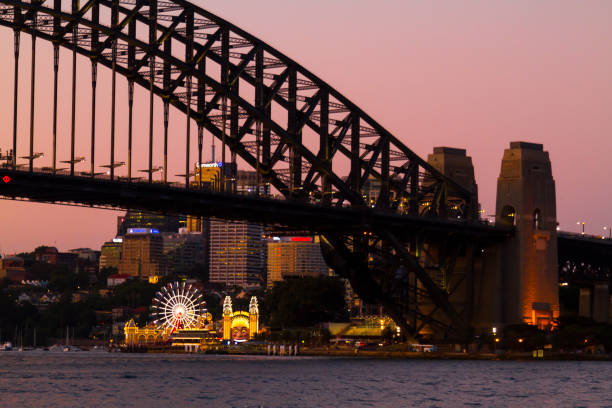 coucher de soleil dans downtown cbd sydney - opera house sydney australia australia bay photos et images de collection