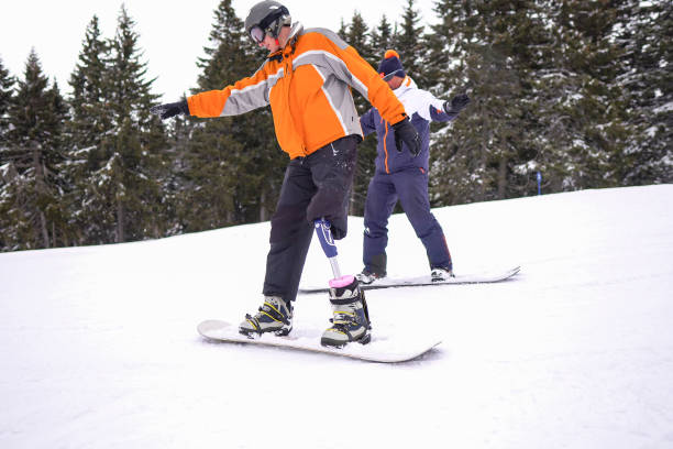 istock Amputee Snowboarder with Prosthetic Leg 1136249517