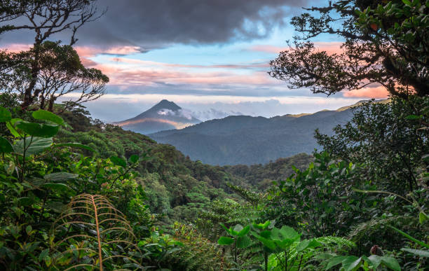 vulcão arenal, costa rica - costa rica fotos - fotografias e filmes do acervo