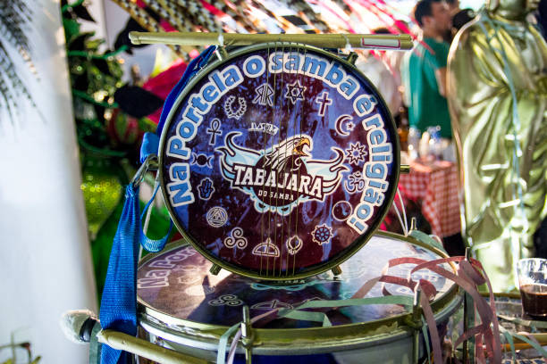 tamburo della scuola portela samba conosciuta come tabajara do samba, rio de janeiro, brasile - samba dancing dancing drum drumstick foto e immagini stock