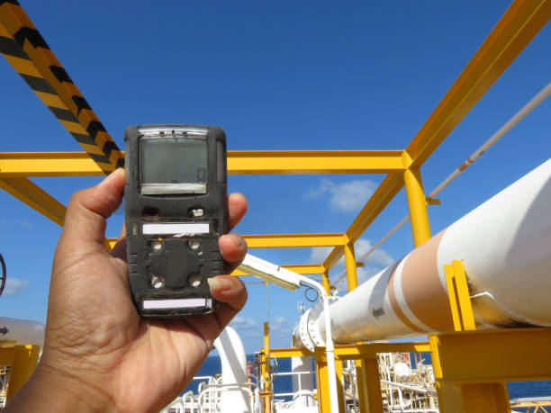 personal h2s gas detector,check gas leak. safety concept of safety and security system on offshore oil and gas processing platform, hand hold gas detector. - gas natural gas leaking sensor imagens e fotografias de stock