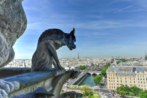 istock Paris, France Skyline 1136304054