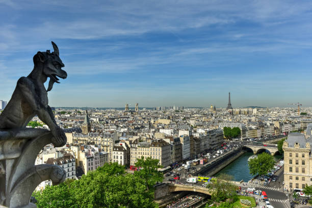 istock Paris, France Skyline 1136304153