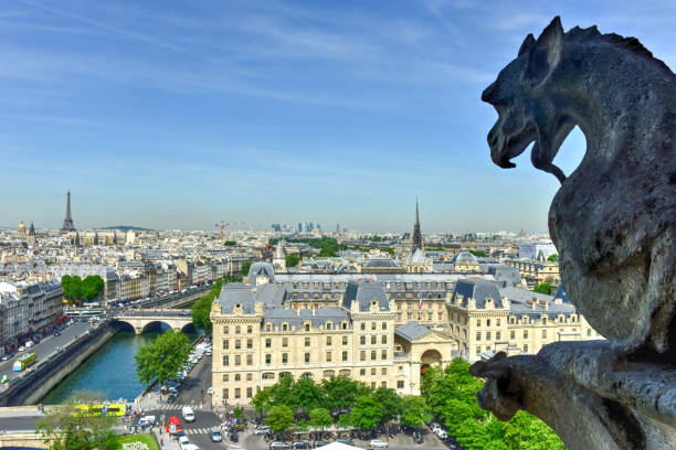 istock Paris, France Skyline 1136304967