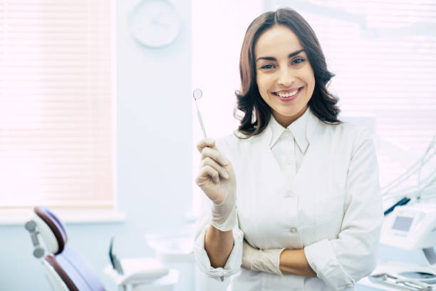 dentysta. - women dentist stomatology dental hygiene zdjęcia i obrazy z banku zdjęć