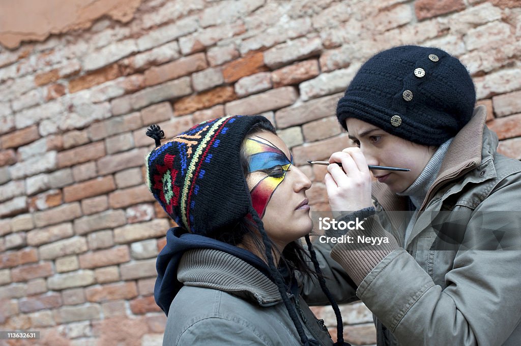 Pittura facciale a Venezia - Foto stock royalty-free di Abiti pesanti