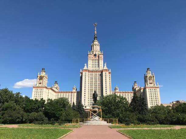 istock Moscow State University building and Lomonosov monument 1136339002