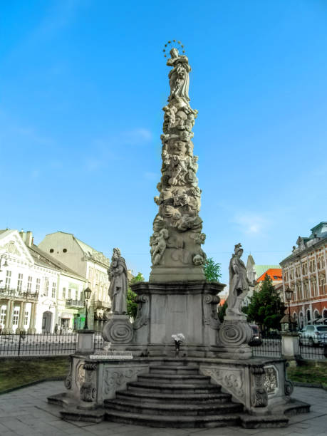 marian and holy trinity column in kosice, close-up, vectical - immaculata imagens e fotografias de stock