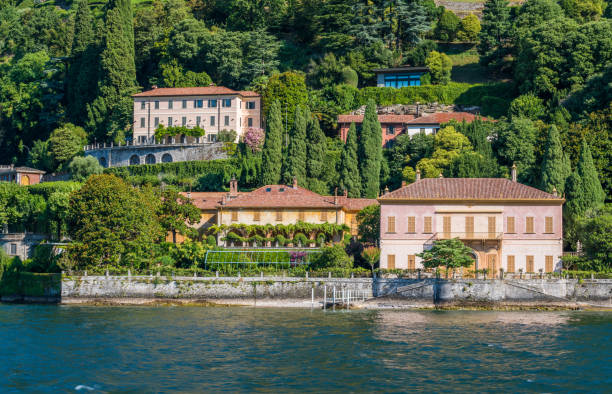 villa pizzo a cernobbio, bellissimo borgo sul lago di como, lombardia, italia. - lenno foto e immagini stock