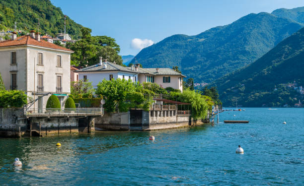 vista panoramica a laglio, paese sul lago di como, lombardia, italia. - lenno foto e immagini stock