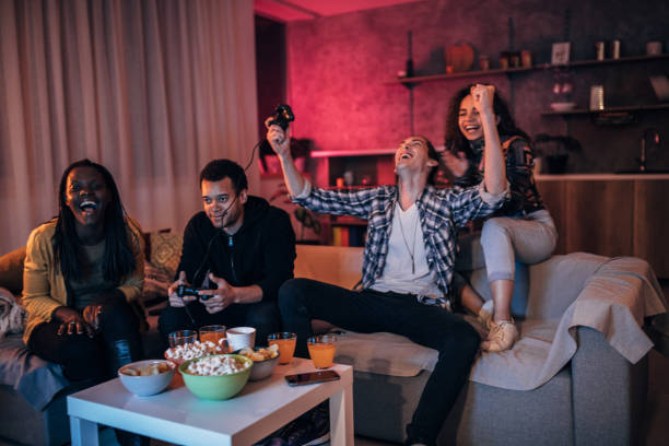 istock Friends playing video games 1136412987