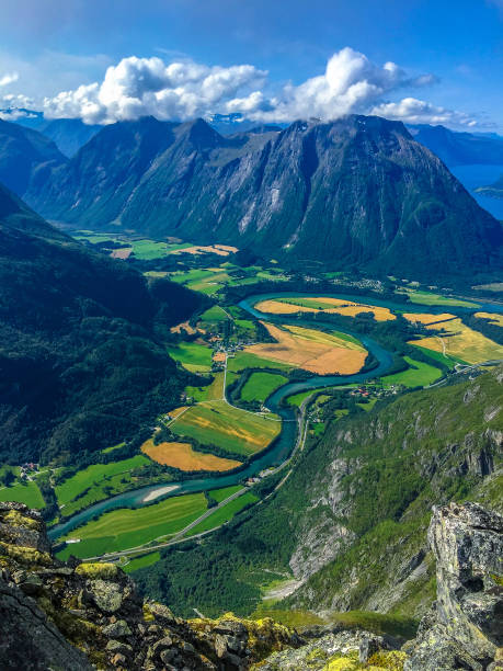 romsdalseggen cresta norvegia - asllani foto e immagini stock