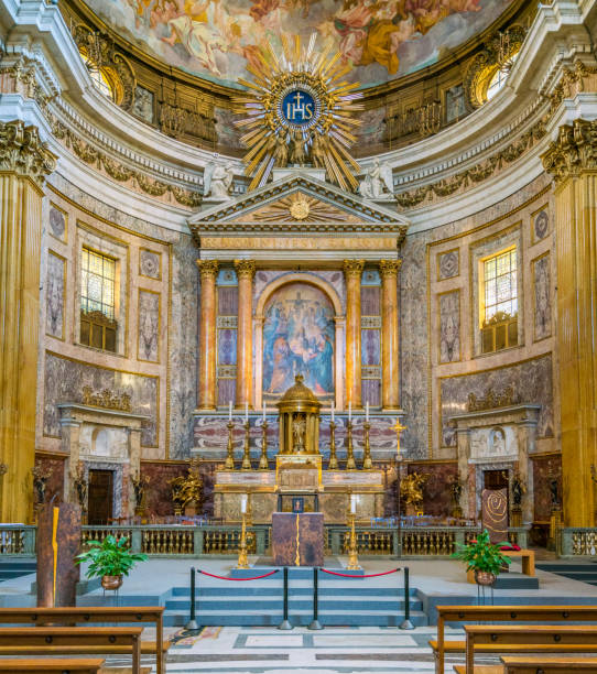 Altar Mayor En La Iglesia De Jesús En Roma Italia Foto de stock y más banco  de imágenes de Iglesia - iStock