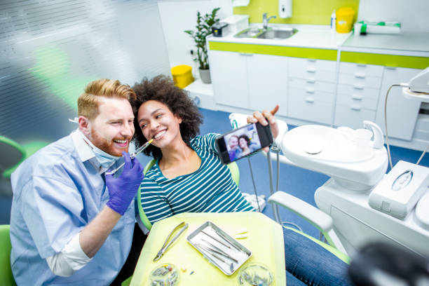 Fearless patient overcoming dentophobia, taking a selfie with her dentist before receiving an anesthetic injection with a syringe Brave patient overcoming her fears, taking a selfie with her dentist before receiving an anesthetic injection with a syringe. dental drill stock pictures, royalty-free photos & images