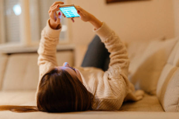 istock Listening to music 1136481935