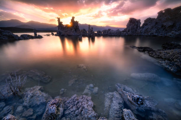 south tufa, mono lake sunset, inyo national forest, eastern sierra, california - mono county imagens e fotografias de stock