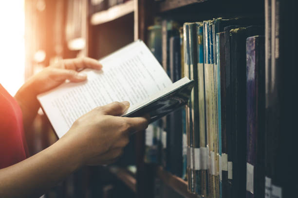 istock Women read holiday books in a quiet environment. 1136493525