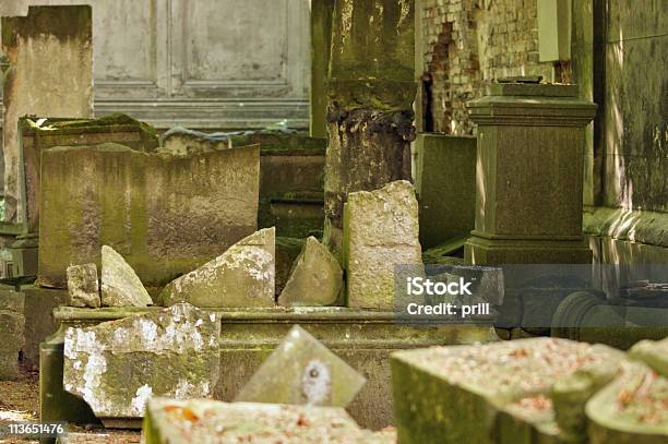 Detalle De Un Viejo Cementerio En Berlín Foto de stock y más banco de imágenes de Aire libre - Aire libre, Alegoría, Alemania