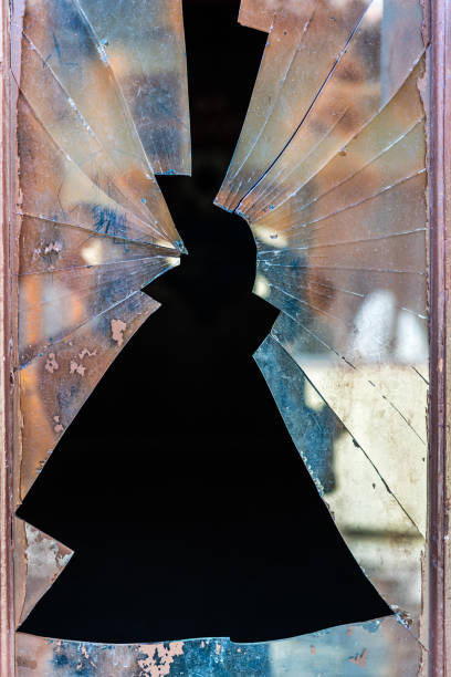 istock Shattered door glass window 1136522823