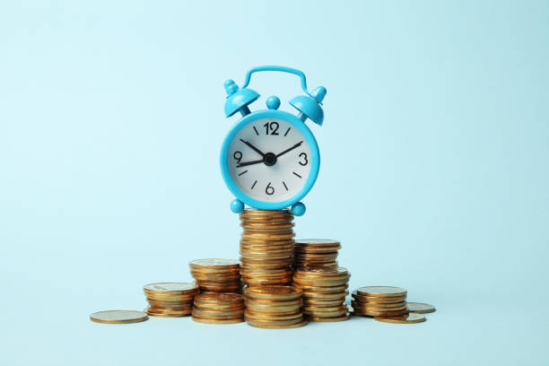 finance investment, time is money. alarm clock and golden money coins, pension - stock market stock exchange banking stock market data imagens e fotografias de stock