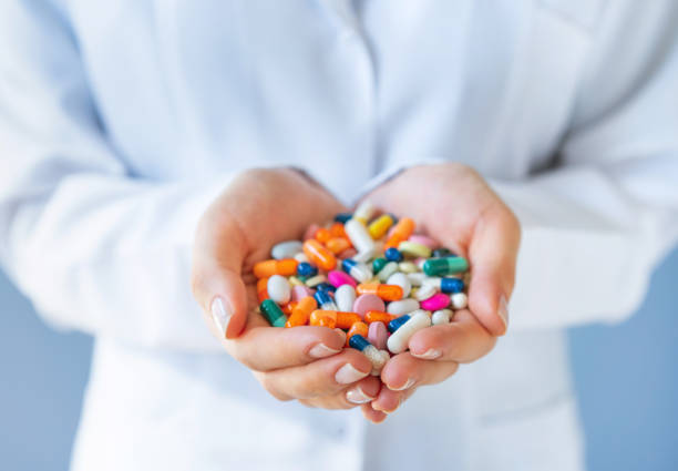 pilules pour la prévention et la guérison - vitamin pill flash photos et images de collection
