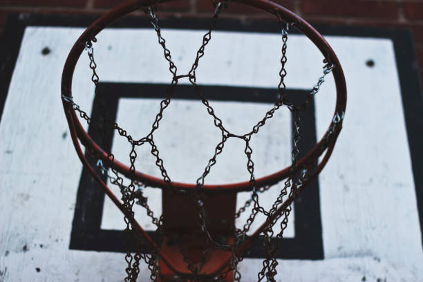 istock Old and well used Basketball Hoop 1136529016