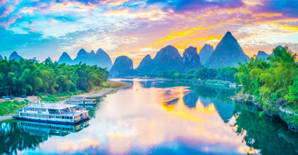 Landscape of Guilin Landscape of Guilin, Li River and Karst mountains. Taken from Yangshuo Bridge. Located in Yangshuo, Guilin, Guangxi, China. li river stock pictures, royalty-free photos & images