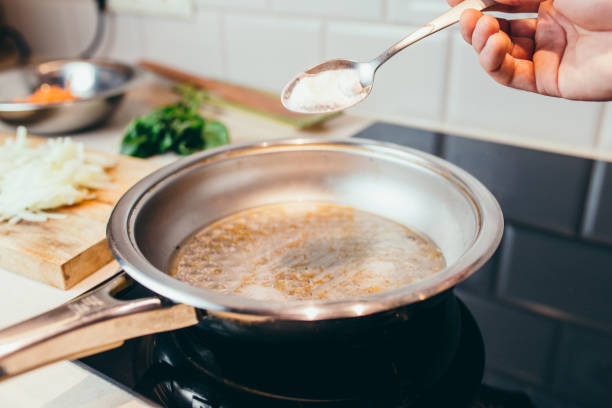 Kitchen life hack - how to clean the pan from carbon deposits - a spoonful of baking soda in boiling water Kitchen life hacking - how to clean the pan from carbon deposits - a spoonful of baking soda in boiling water lifehack stock pictures, royalty-free photos & images