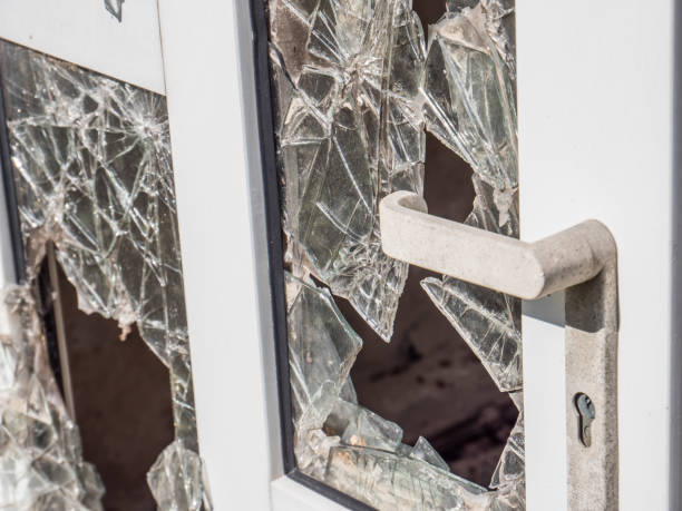 istock Door after a burglary 1136561532
