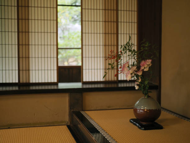 istock Japanese-style flower arrangement 1136580237