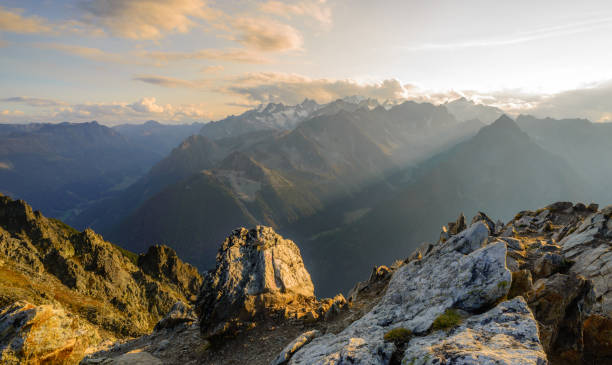 por do sol da cimeira nos alpes suíços - swiss culture - fotografias e filmes do acervo