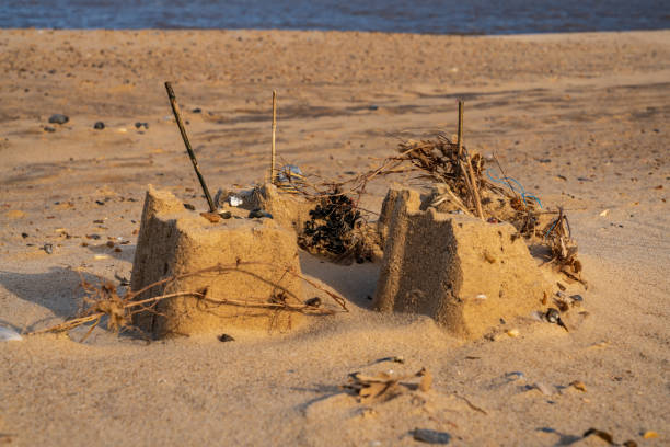 great yarmouth, norfolk, inghilterra, regno unito - sandcastle beach norfolk sand foto e immagini stock