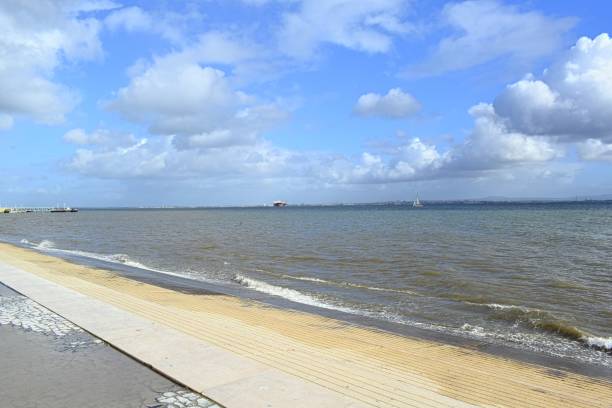 istock Edge of the Tagus in Lisbon 1136640377