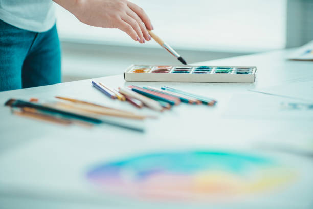 istock The hand holding a brush at the table 1136654759