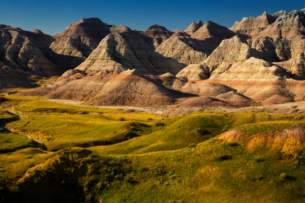 eroding текстуры badlands национальный парк южная дакота - badlands prairie landscape badlands national park стоковые фото и изображения