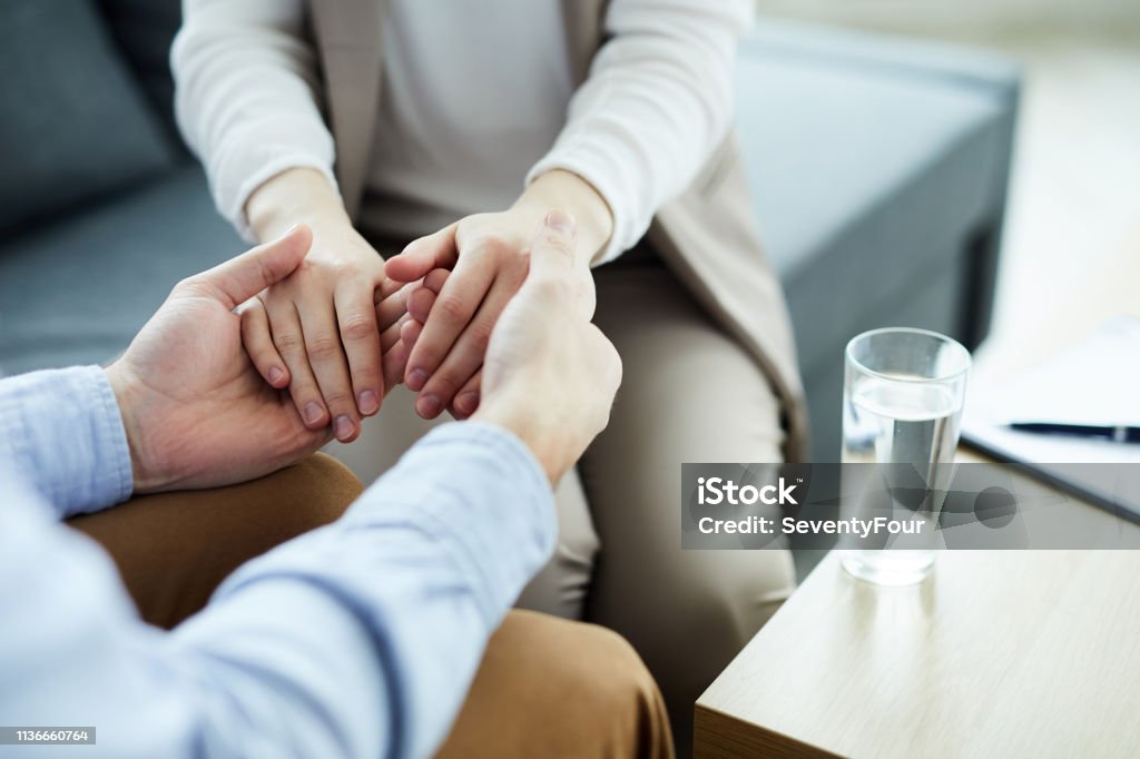 심리적 도움 남자에 대한 스톡 사진 및 기타 이미지 - 남자, 남자 사업가, 도움의 손길 - iStock