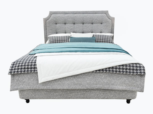 mobili da letto moderni grigio di lusso con testiera in tessuto capitone per tappezzeria e lenzuola in tessuto. mobili moderni classici con stoffa a strisce poco profonde su sfondo isolato - headboard foto e immagini stock