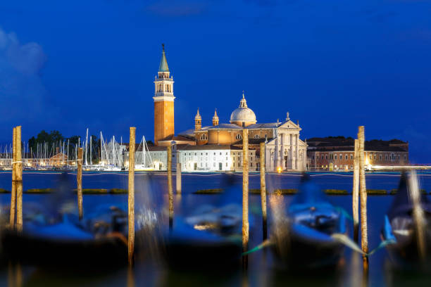 igreja de san giorgio maggiore em veneza na noite - riva degli schiavoni - fotografias e filmes do acervo