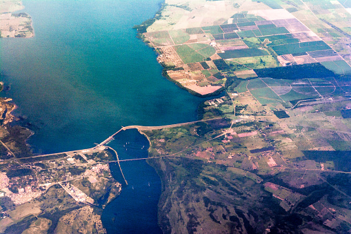 Río Paraná en Três Lagoas con planta hidroeléctrica, Mato Grosso do Sul, MS, Brasil-37.000 pies en vuelo. photo