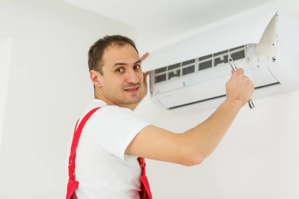 istock Male technician cleaning air conditioner indoors 1136667532