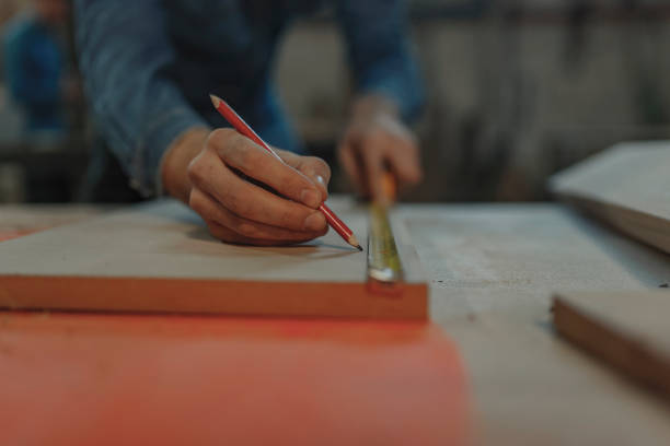 istock He turn wood into a masterpiece 1136668005