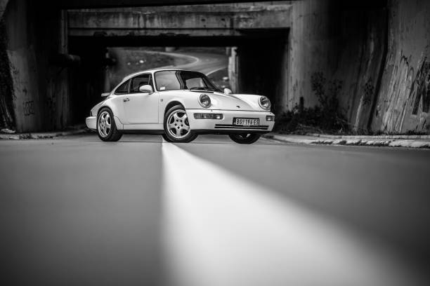 porsche 911 carrera - porsche 911 photos et images de collection