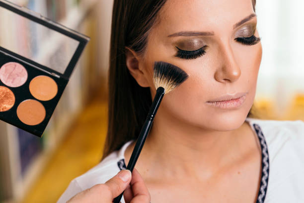 istock Make up artist contouring the face 1136680570